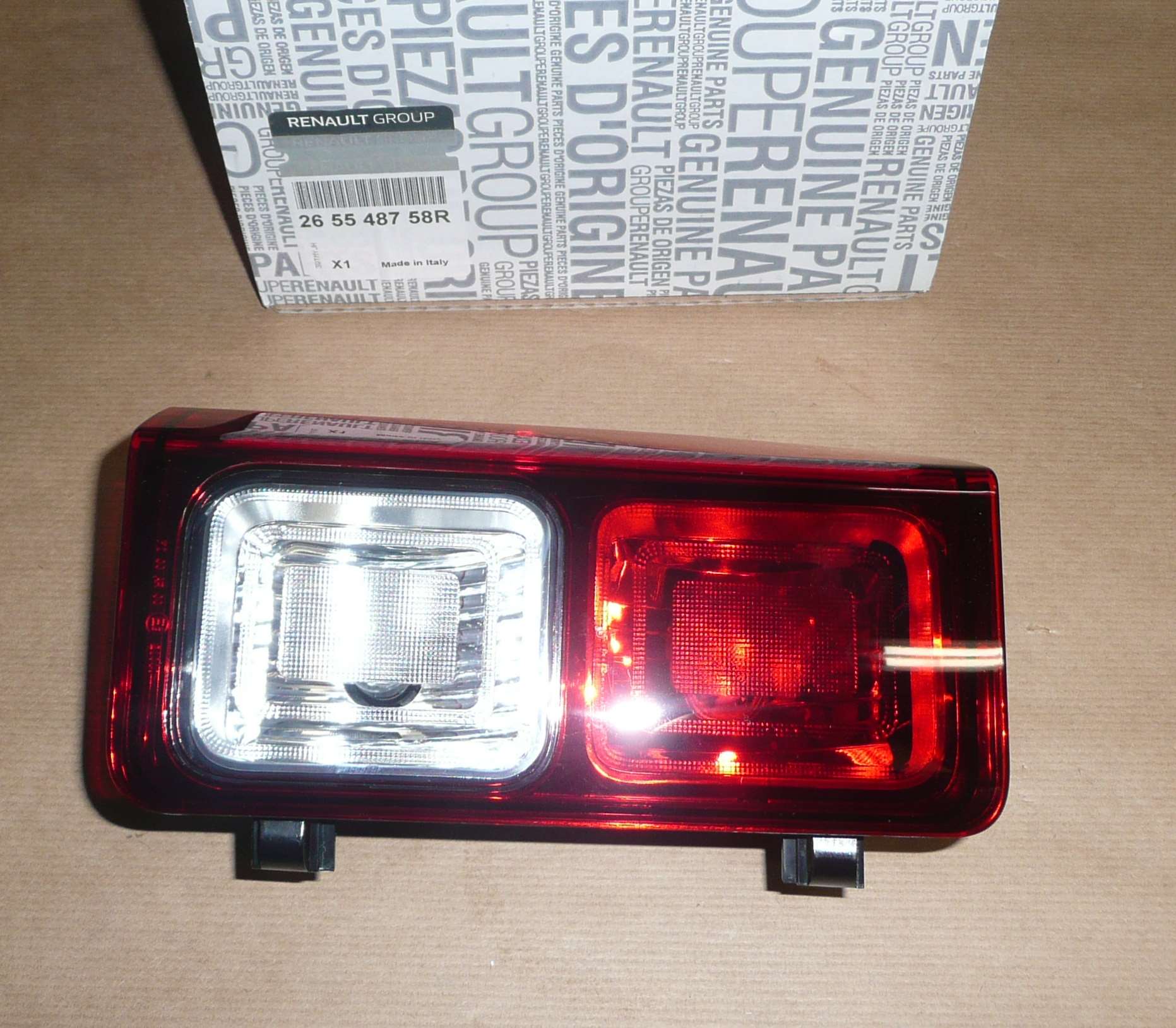 Lampa tylna prawa Renault Trafic III 265548758R